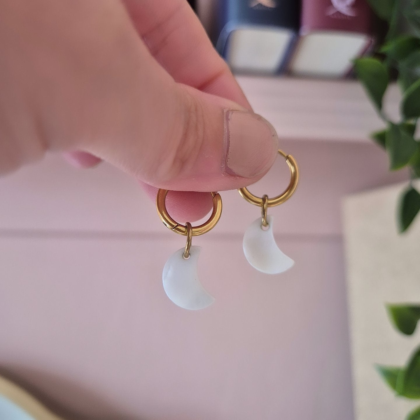Stainless Steel Shell Moon Huggies