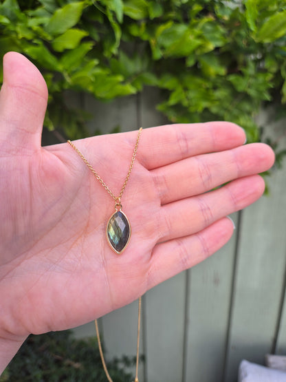 Natural Labradorite Oval Necklace - 18k Gold Plated Chain