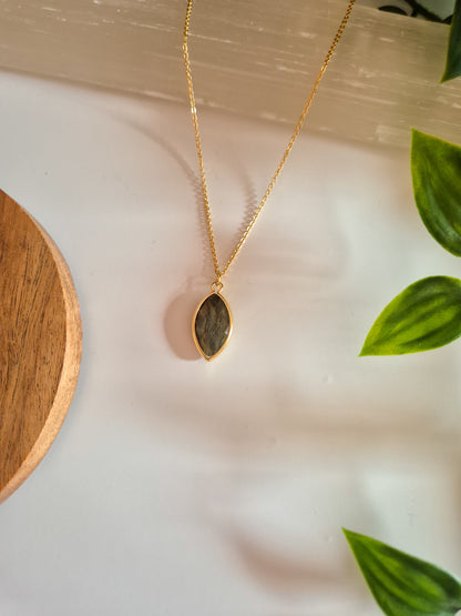 Natural Labradorite Oval Necklace - 18k Gold Plated Chain